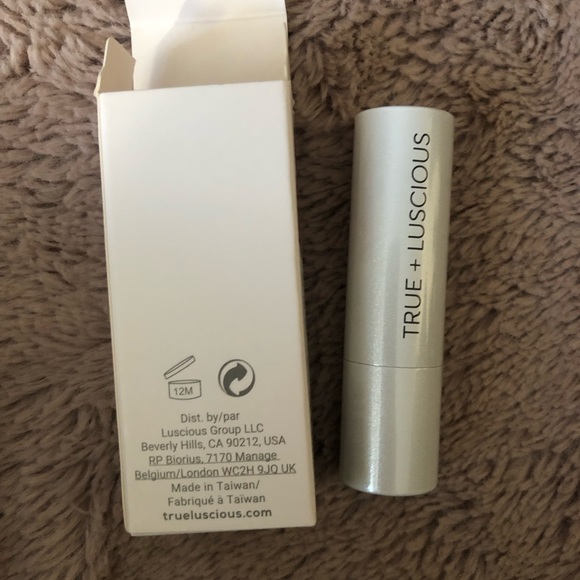 True + Luscious Super Moisture Lipstick 3.5g in Vintage rose - Picture 3 of 8